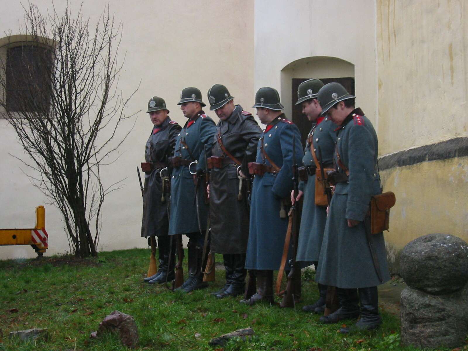 Čestná garda (v četnických uniformách z první republiky)
